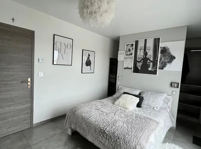 Eclipse Rochelongue Bed & Breakfast