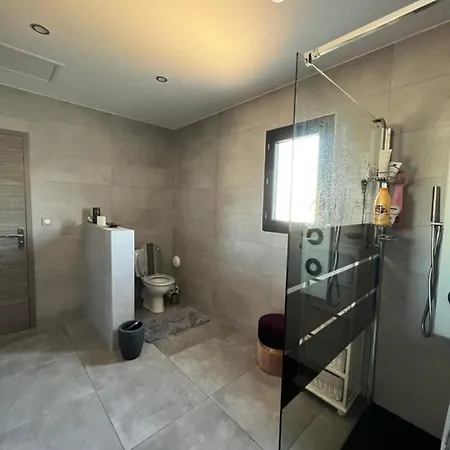 Eclipse Rochelongue Bed & Breakfast