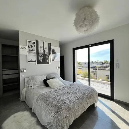 Eclipse Rochelongue Bed & Breakfast