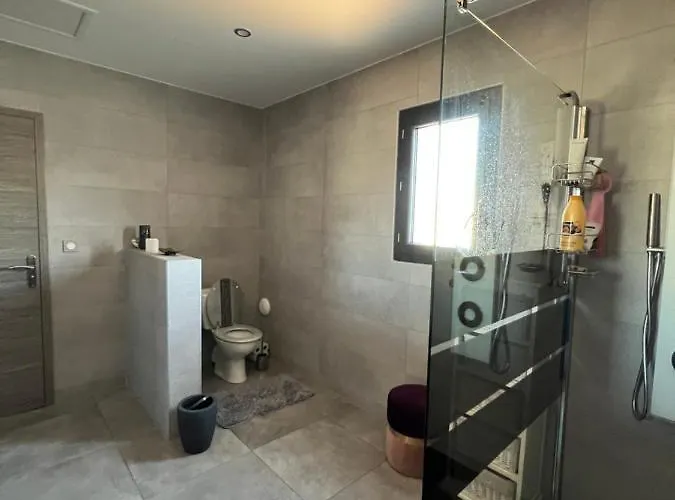 Eclipse Rochelongue Bed & Breakfast