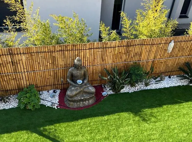 Eclipse Rochelongue Bed & Breakfast 3*